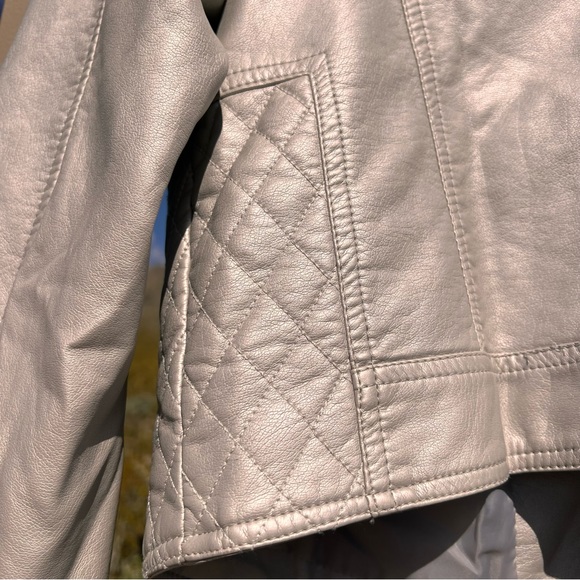 ⬇️Philosophy Women’s Zipper Jacket Size M Color Gray/Silver Looking Lots of Zips - Picture 9 of 15